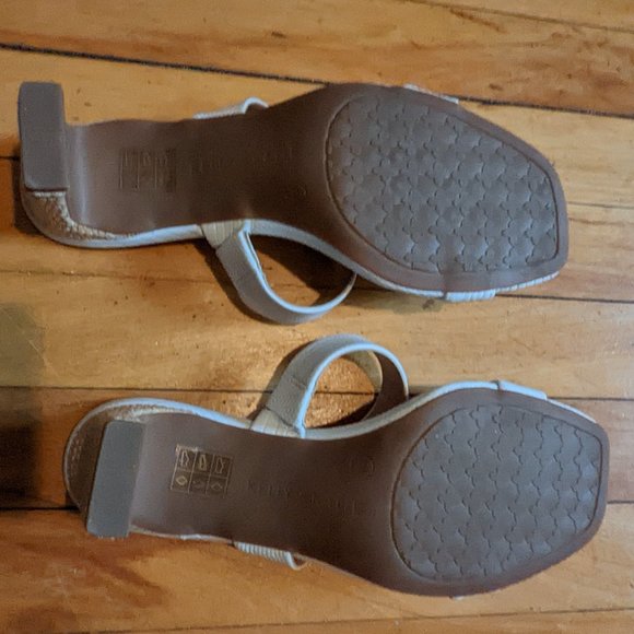 Kelly & Katie Carbren Sandal - White - Picture 7 of 10